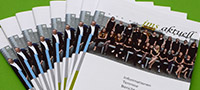 Symbolfoto: JMS-Aktuell aufgefächerter Magazin-Stapel